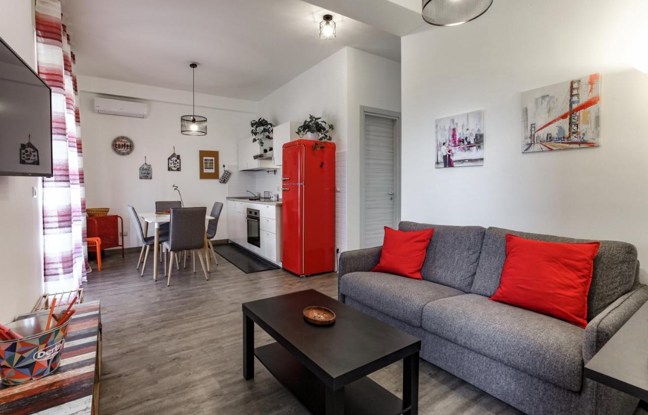 Your Apartment Aeroporto di Catania Fontana Rossa Esterno foto